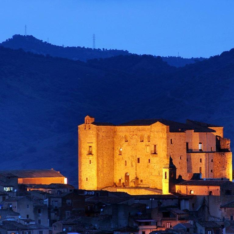 Casa Maddò Daire Castelbuono  Oda fotoğraf